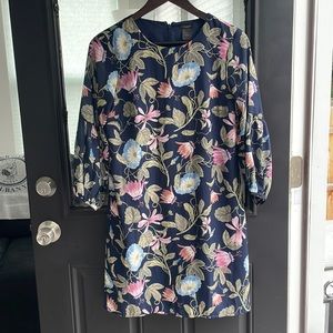 Like new floral Ann Taylor navy dress with 3/4 sleeves size 6P